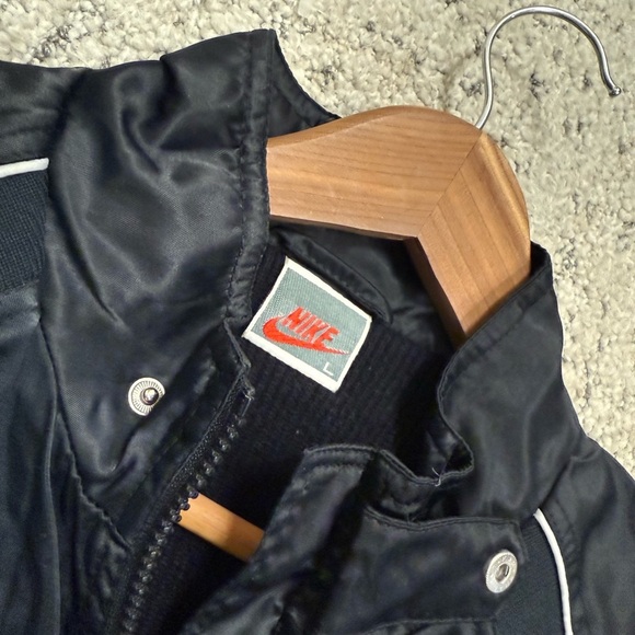 Nike vintage L SATIN ultra rare collectible EXC vintage cond “Athletics West” - Picture 3 of 15